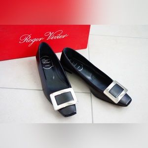 Roger vivier black pumps